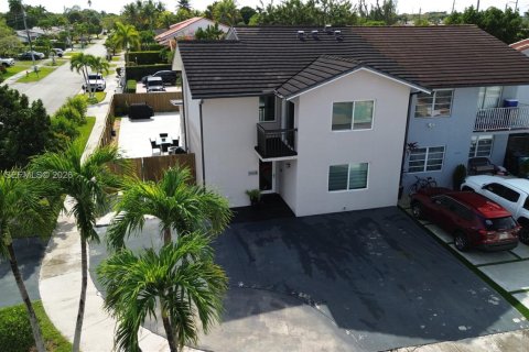 Condominio en venta en Miami, Florida, 4 dormitorios, 199.74 m2 № 2056693 - foto 1