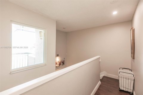 Condominio en venta en Miami, Florida, 4 dormitorios, 199.74 m2 № 2056693 - foto 28