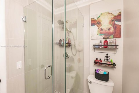 Condominio en venta en Miami, Florida, 4 dormitorios, 199.74 m2 № 2056693 - foto 26