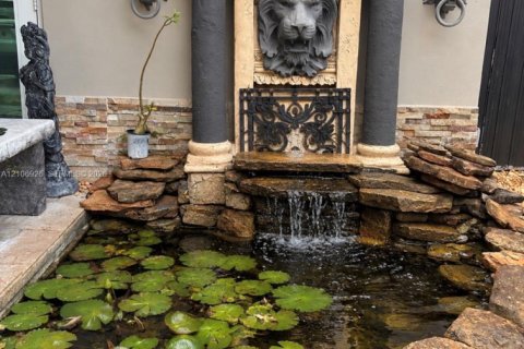Villa ou maison à vendre à Miami, Floride: 5 chambres, 205.59 m2 № 2417588 - photo 6