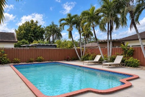 Villa ou maison à vendre à Miami, Floride: 5 chambres, 205.59 m2 № 2417588 - photo 3