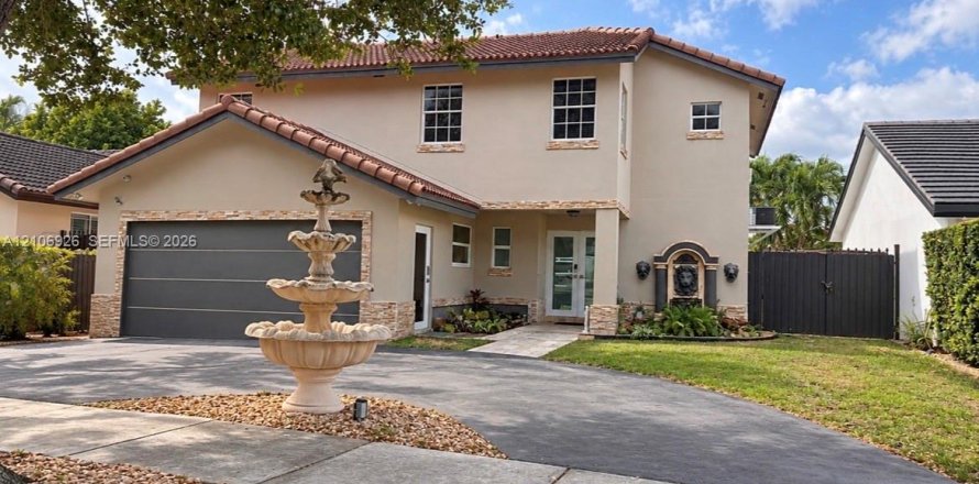 Villa ou maison à Miami, Floride 5 chambres, 205.59 m2 № 2417588