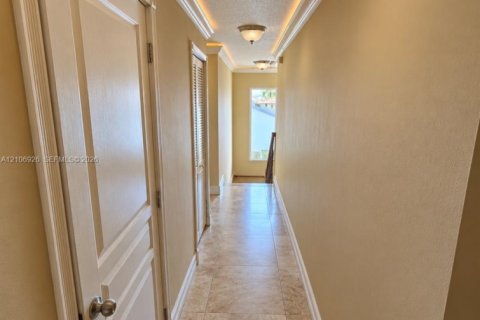 Villa ou maison à vendre à Miami, Floride: 5 chambres, 205.59 m2 № 2417588 - photo 10