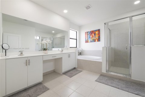 Casa en venta en Miami, Florida, 5 dormitorios, 287.44 m2 № 1841012 - foto 10