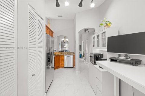 Купить кондоминиум в Пемброк-Пайнс, Флорида 2 спальни, 76.37м2, № 2028648 - фото 8