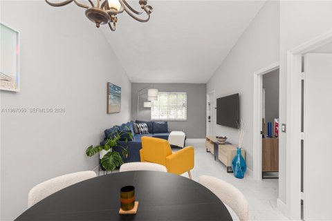 Купить кондоминиум в Пемброк-Пайнс, Флорида 2 спальни, 76.37м2, № 2028648 - фото 4