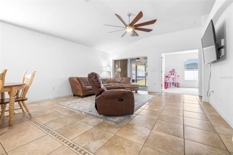 House in Hudson, Florida 4 bedrooms, 191.38 sq.m. № 1751035 - photo 15
