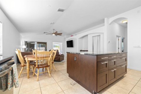 House in Hudson, Florida 4 bedrooms, 191.38 sq.m. № 1751035 - photo 13