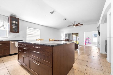 House in Hudson, Florida 4 bedrooms, 191.38 sq.m. № 1751035 - photo 7