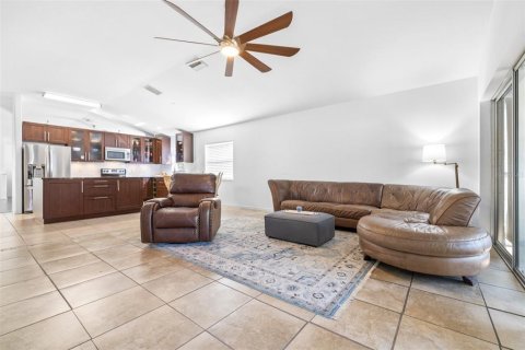 House in Hudson, Florida 4 bedrooms, 191.38 sq.m. № 1751035 - photo 11