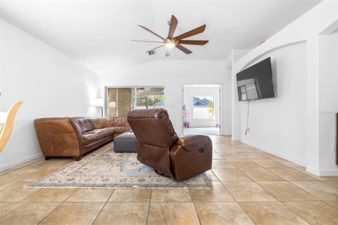 House in Hudson, Florida 4 bedrooms, 191.38 sq.m. № 1751035 - photo 18