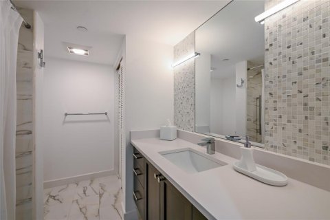 Condominio en venta en Sarasota, Florida, 2 dormitorios, 144.46 m2 № 2101571 - foto 19