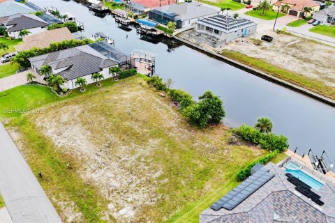 Terreno en venta en Cape Coral, Florida № 2003765 - foto 9