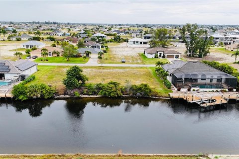 Terreno en venta en Cape Coral, Florida № 2003765 - foto 5