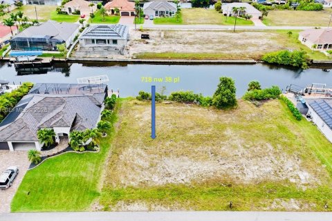 Terreno en venta en Cape Coral, Florida № 2003765 - foto 2