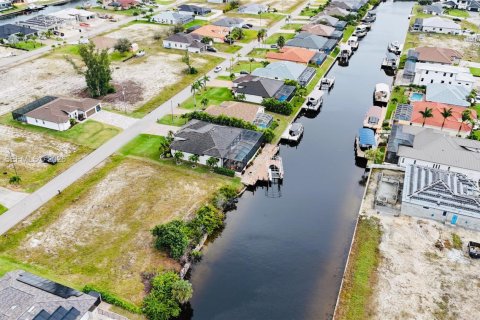 Terreno en venta en Cape Coral, Florida № 2003765 - foto 8