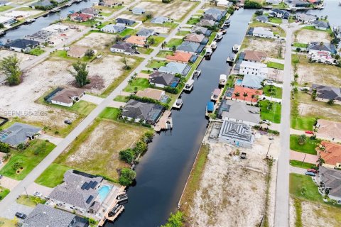Terreno en venta en Cape Coral, Florida № 2003765 - foto 7