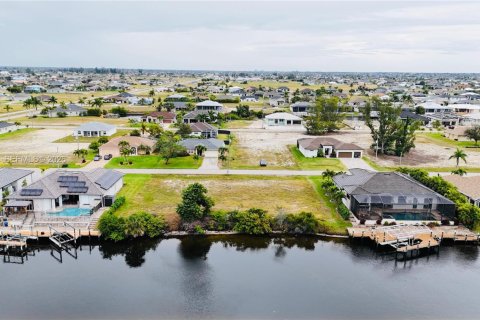 Terreno en venta en Cape Coral, Florida № 2003765 - foto 4