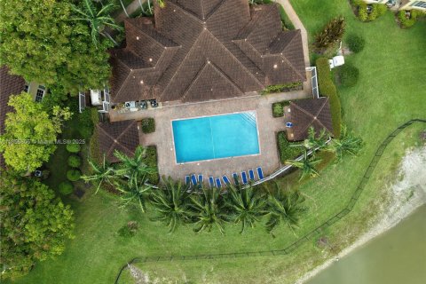 Touwnhouse à louer à North Lauderdale, Floride: 3 chambres, 152.36 m2 № 1880261 - photo 16