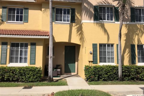 Touwnhouse à louer à North Lauderdale, Floride: 3 chambres, 152.36 m2 № 1880261 - photo 1