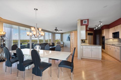 Снять в аренду кондоминиум в Холливуд, Флорида 3 спальни, 193.05м2, № 2026202 - фото 7