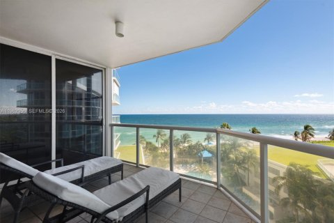 Снять в аренду кондоминиум в Холливуд, Флорида 3 спальни, 193.05м2, № 2026202 - фото 16