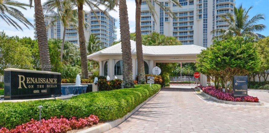 Кондоминиум с 3 спальнями в Холливуд, Флорида № 2026202