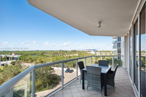 Снять в аренду кондоминиум в Холливуд, Флорида 3 спальни, 193.05м2, № 2026202 - фото 17