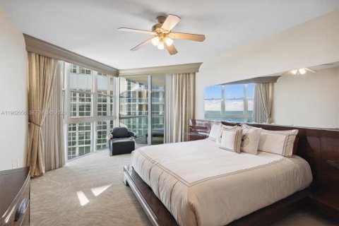 Снять в аренду кондоминиум в Холливуд, Флорида 3 спальни, 193.05м2, № 2026202 - фото 9