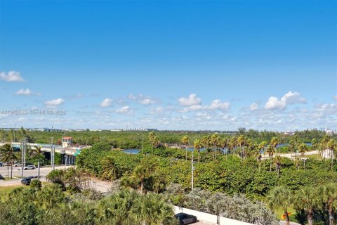 Снять в аренду кондоминиум в Холливуд, Флорида 3 спальни, 193.05м2, № 2026202 - фото 19