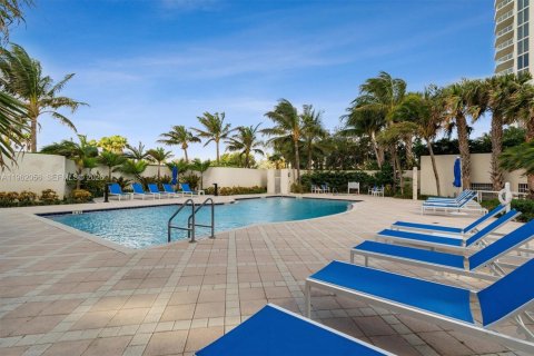 Снять в аренду кондоминиум в Холливуд, Флорида 3 спальни, 193.05м2, № 2026202 - фото 30