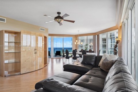 Снять в аренду кондоминиум в Холливуд, Флорида 3 спальни, 193.05м2, № 2026202 - фото 4