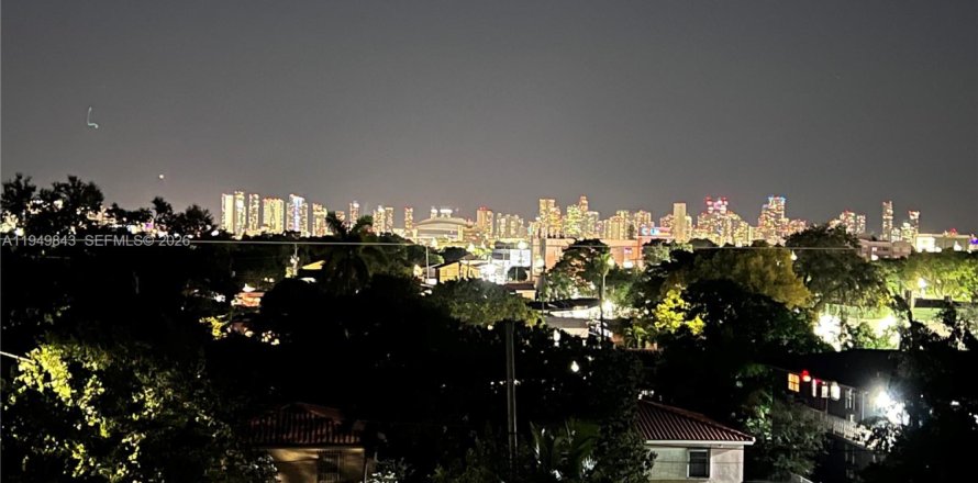 Кондоминиум с 1 спальней в Майами, Флорида № 2005570