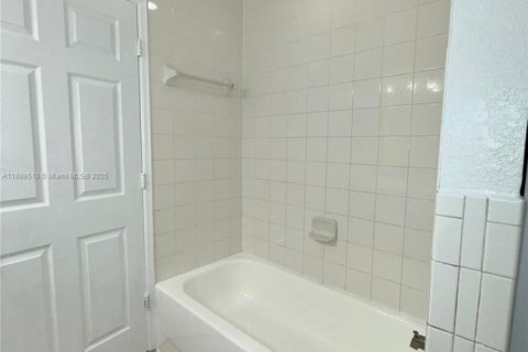 Touwnhouse à louer à Homestead, Floride: 3 chambres, 138.15 m2 № 1941524 - photo 14