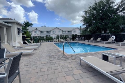 Touwnhouse à louer à Homestead, Floride: 3 chambres, 138.15 m2 № 1941524 - photo 2