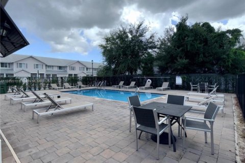 Touwnhouse à louer à Homestead, Floride: 3 chambres, 138.15 m2 № 1941524 - photo 3