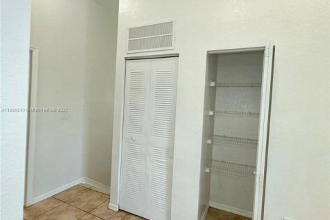 Touwnhouse à louer à Homestead, Floride: 3 chambres, 138.15 m2 № 1941524 - photo 10
