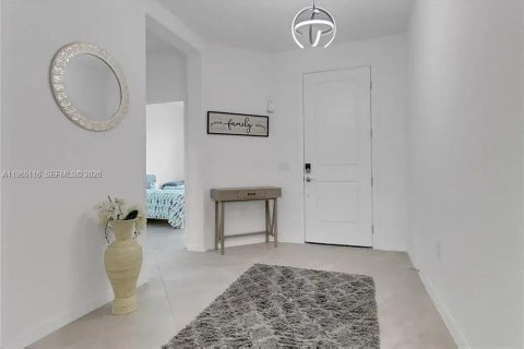 House in Fort Myers, Florida 3 bedrooms № 2043110 - photo 2