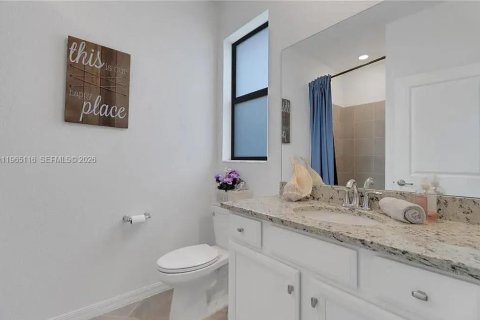 House in Fort Myers, Florida 3 bedrooms № 2043110 - photo 10