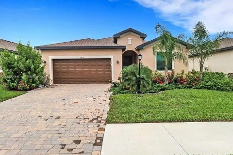 House in Fort Myers, Florida 3 bedrooms № 2043110