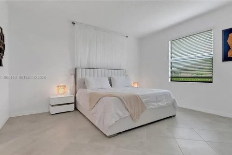 House in Fort Myers, Florida 3 bedrooms № 2043110 - photo 12