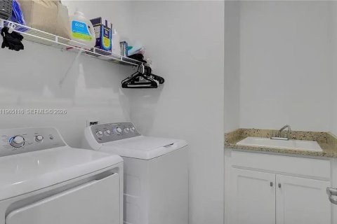 House in Fort Myers, Florida 3 bedrooms № 2043110 - photo 14