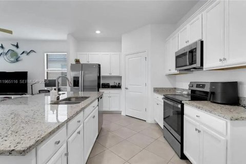 House in Fort Myers, Florida 3 bedrooms № 2043110 - photo 6