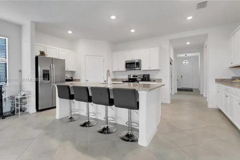 House in Fort Myers, Florida 3 bedrooms № 2043110 - photo 5