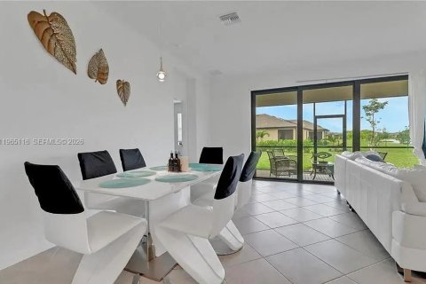 House in Fort Myers, Florida 3 bedrooms № 2043110 - photo 3