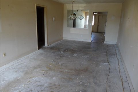 Condo in Saint Petersburg, Florida, 2 bedrooms  № 1832555 - photo 5