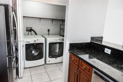 Villa ou maison à vendre à Miami Gardens, Floride: 4 chambres, 155.43 m2 № 2431966 - photo 28