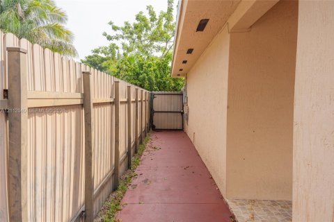 Villa ou maison à vendre à Miami Gardens, Floride: 4 chambres, 155.43 m2 № 2431966 - photo 11