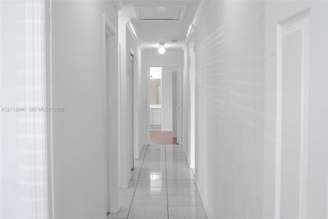 Villa ou maison à vendre à Miami Gardens, Floride: 4 chambres, 155.43 m2 № 2431966 - photo 25