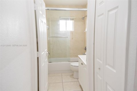 Villa ou maison à vendre à Miami Gardens, Floride: 4 chambres, 155.43 m2 № 2431966 - photo 24
